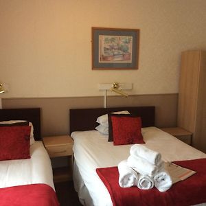 Zimmer mit zwei Einzelbetten